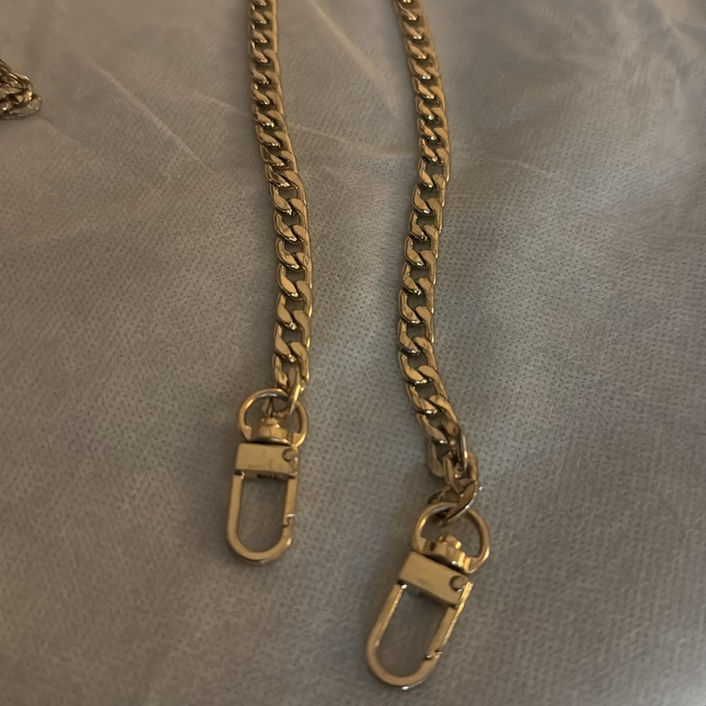 Gold Chain - Picture 4 of 5
